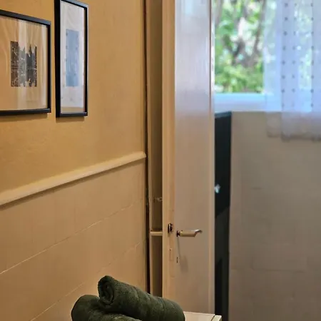 Quiet 2br Apt * Split
