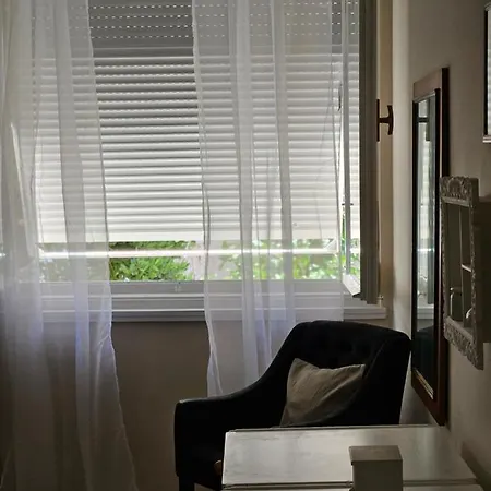 Quiet 2br Apt Split